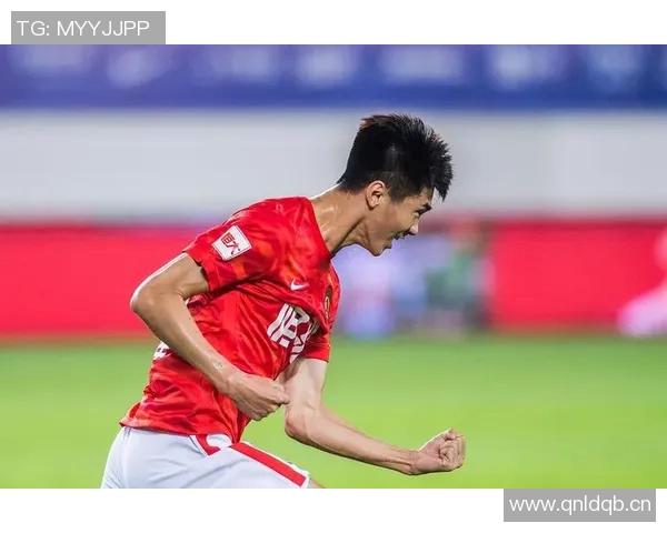 成都足球队的奋进之路:从默默无闻到辉煌成就的纪实回顾 成都足球队的奋进之路:从默默无闻到辉煌成就的纪实回顾